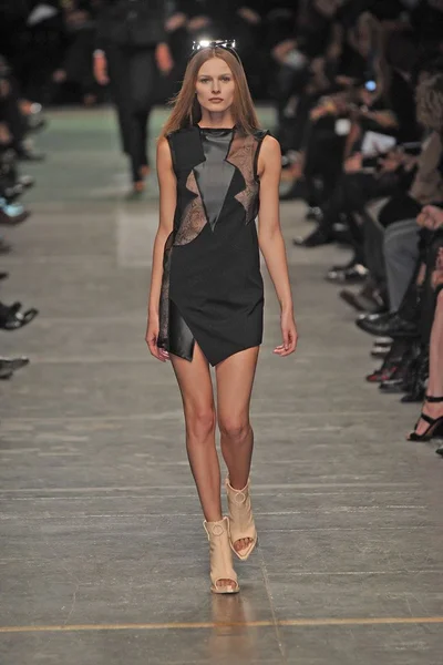Look 15